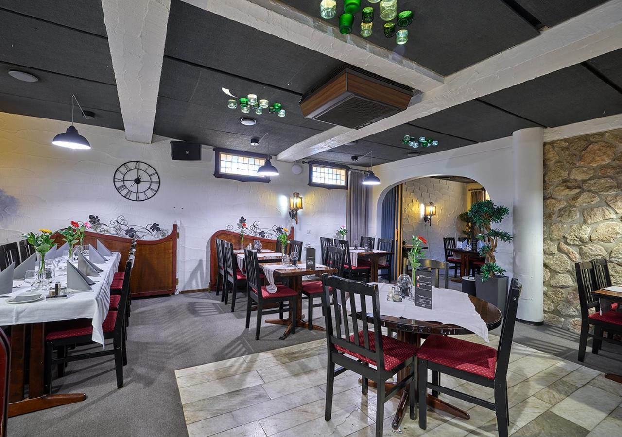 Hotelli-Ravintola Gasthaus Лохья Экстерьер фото